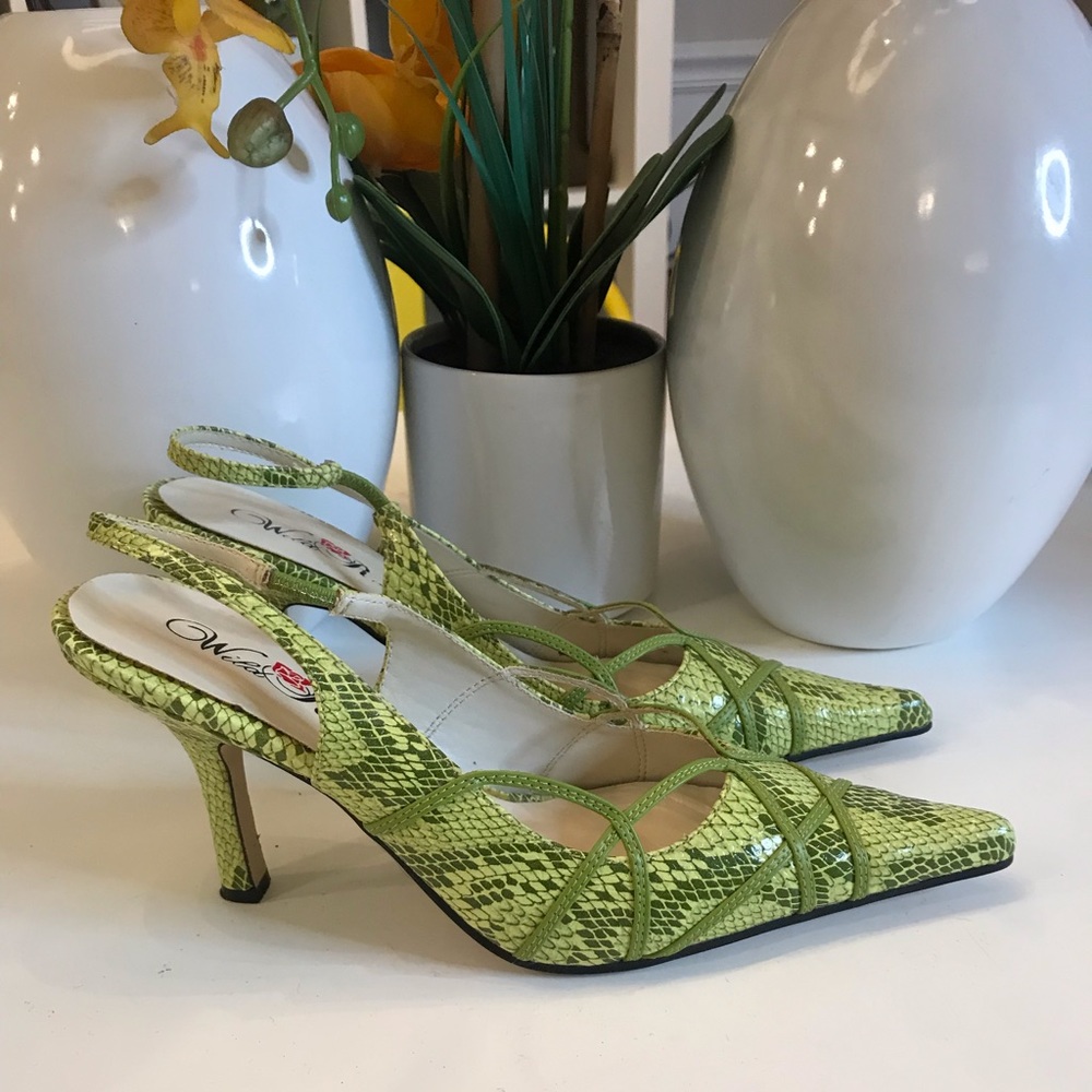 LIME SNAKESKIN HEELS! Size 7.5